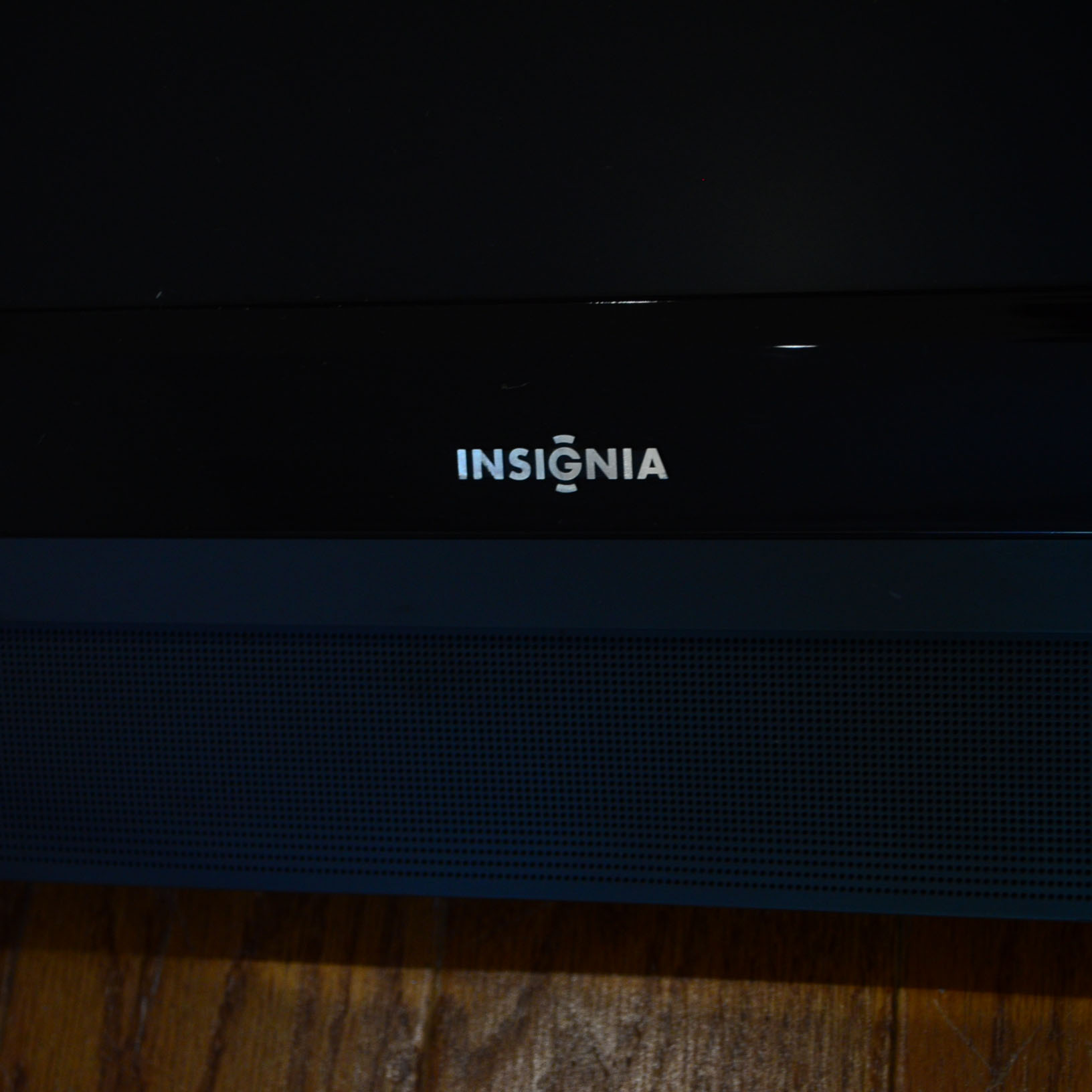 Insignia Flat Screen Television with Swivel Mount EBTH